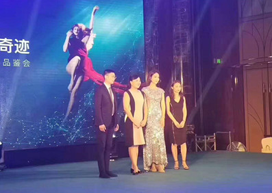 韓國著名流行歌手，演員 安俐娜 出席成都西嬋醫(yī)美首發(fā)品鑒會活動